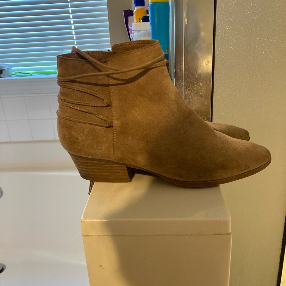Women Brown ankle boots size 8